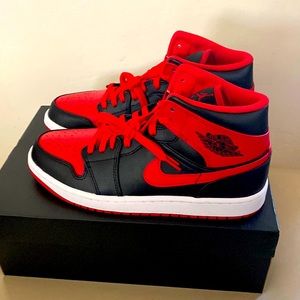 Nike Air Jordan 1 Mid Shoes Alternate Bred Black Red DQ8426-060 Men NEW Size 9.5